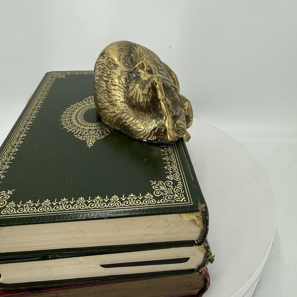VINTAGE BRASS SLEEPING KITTEN BOOK SITTER DECORATIVE FIGURINE - Picture 6 of 10